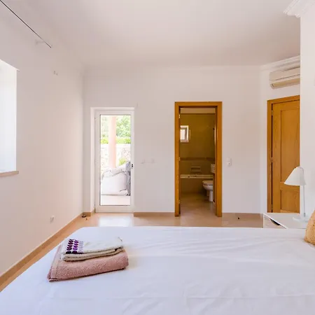Casa Rosa At Boavista Villa *