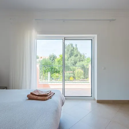 Villa Casa Rosa At Boavista Lagos