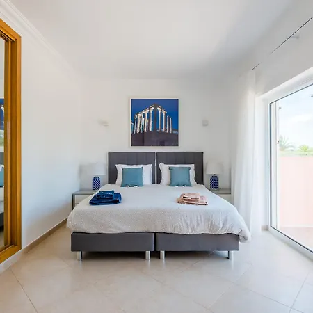Casa Rosa At Boavista Villa