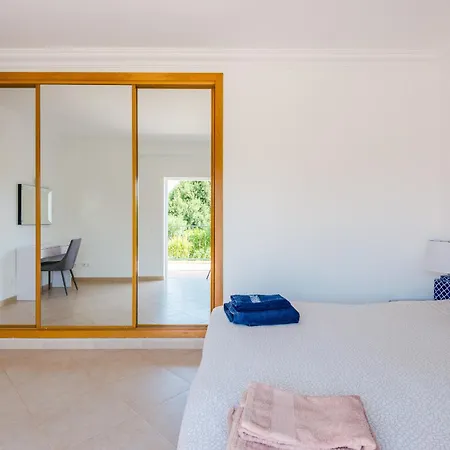 Casa Rosa At Boavista Villa Lagos